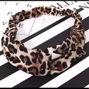 LEOPARD PRINT TWIST‎ HEADBAND